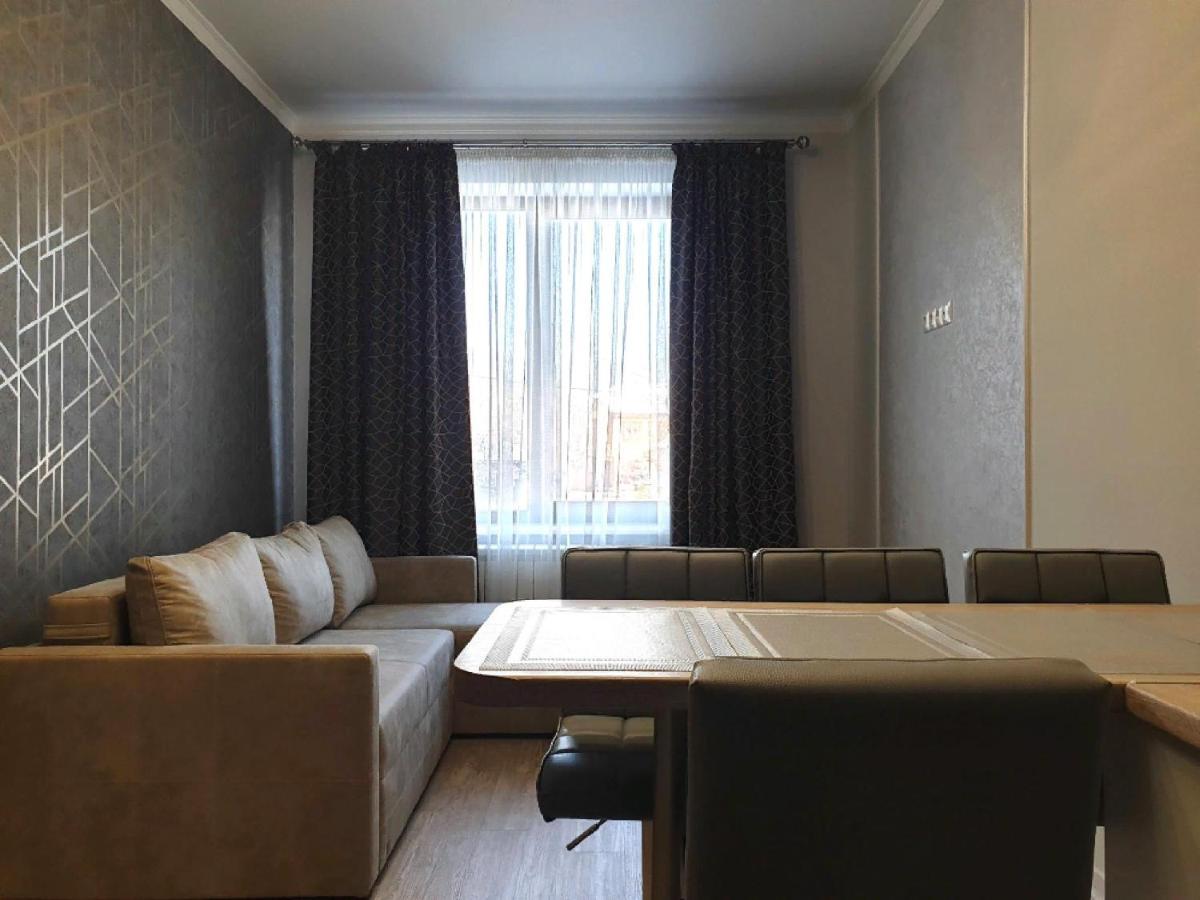 Apartment Sweethome 1 Free Parking Uzjhorod Eksteriør bilde